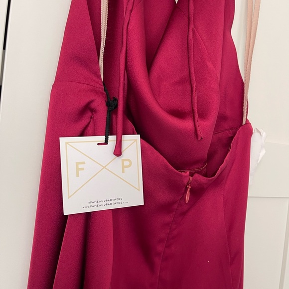 Fame and Partners silk drop neck with Slit Button Down side - Picture 4 of 4